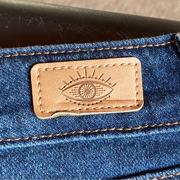 ☀️ Sofía Jeans By Sofia Vergara, Size 12, Bíanca Curvy 4”, Distress Jean Shorts - Picture 13 of 13